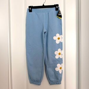 NWT Art Class Joggers with Daisies on them Size : Medium (8)